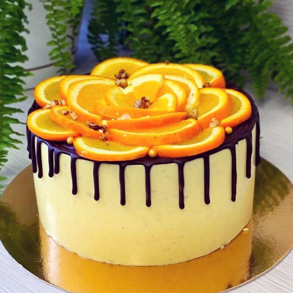 This image has an empty alt attribute; its file name is Apelsinu-torte-ar-piparkuku-garsu-1.jpg